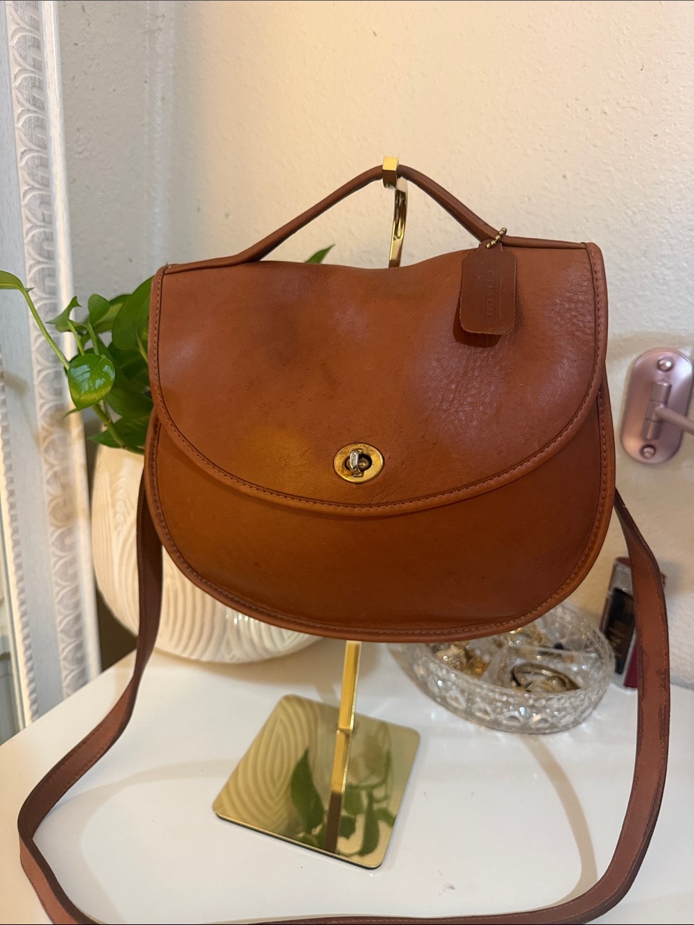 Vintage large Coach bella court Brown Leather Crossbody Bag.